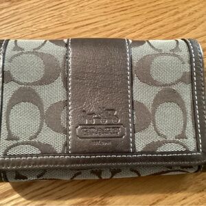 Coach Wallet Snap Closure With Zipper Pocket